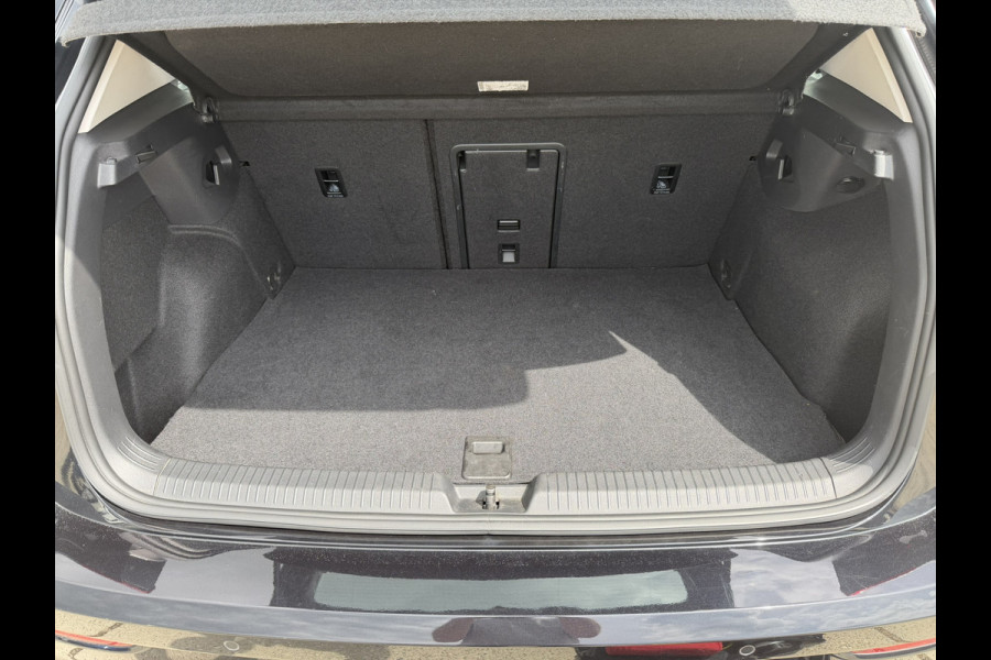 Volkswagen Golf 1.4 eHybrid Style | Carplay | Camera | Memory | Navi | Sfeerverlichting | LED | IQ-Light
