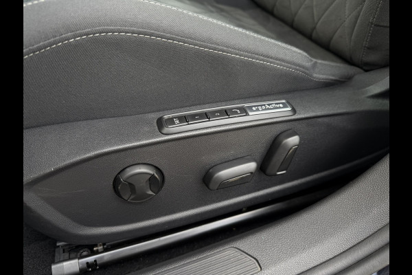 Volkswagen Golf 1.4 eHybrid Style | Carplay | Camera | Memory | Navi | Sfeerverlichting | LED | IQ-Light