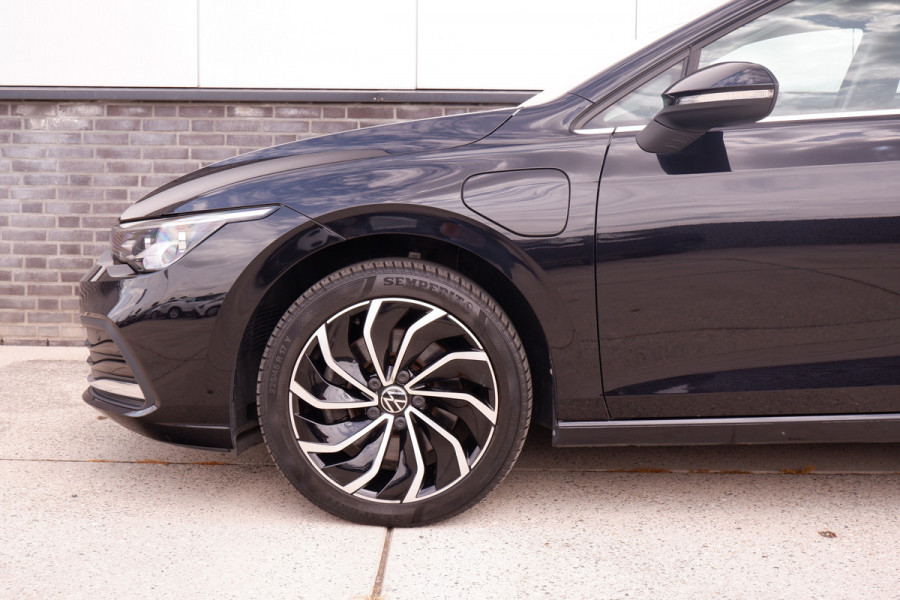 Volkswagen Golf 1.4 eHybrid Style | Carplay | Camera | Memory | Navi | Sfeerverlichting | LED | IQ-Light