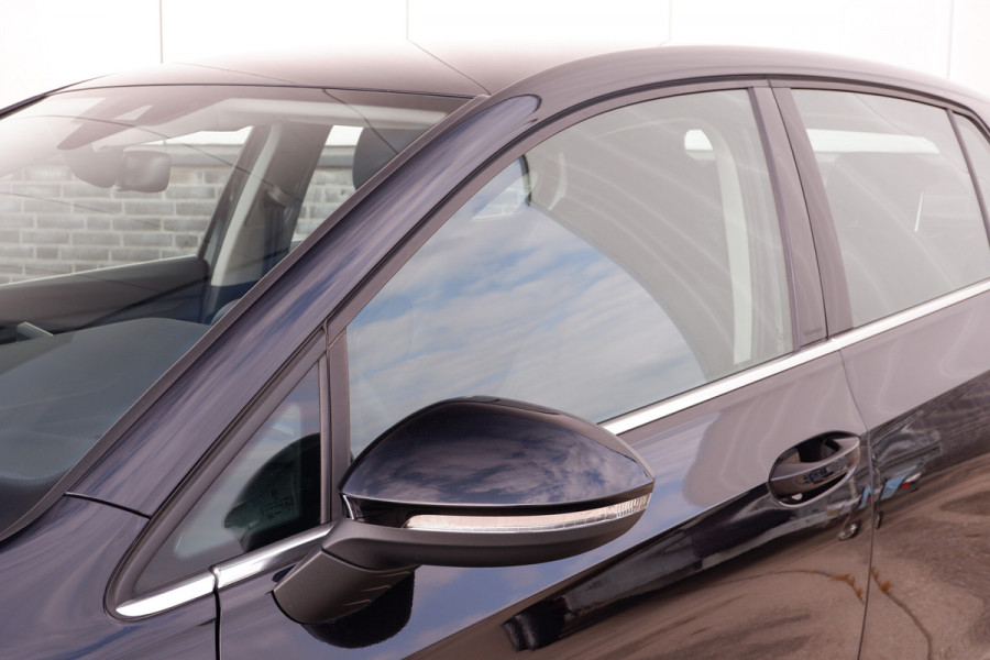 Volkswagen Golf 1.4 eHybrid Style | Carplay | Camera | Memory | Navi | Sfeerverlichting | LED | IQ-Light