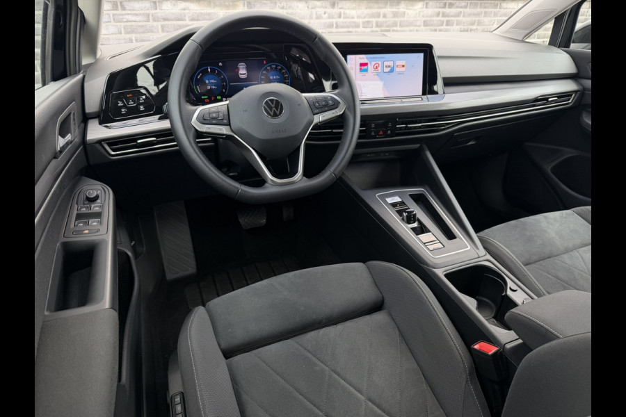 Volkswagen Golf 1.4 eHybrid Style | Carplay | Camera | Memory | Navi | Sfeerverlichting | LED | IQ-Light