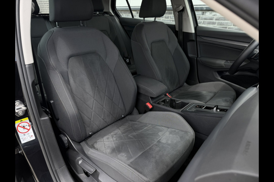 Volkswagen Golf 1.4 eHybrid Style | Carplay | Camera | Memory | Navi | Sfeerverlichting | LED | IQ-Light
