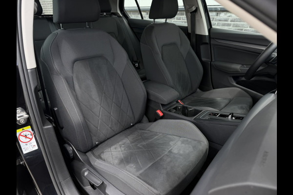 Volkswagen Golf 1.4 eHybrid Style | Carplay | Camera | Memory | Navi | Sfeerverlichting | LED | IQ-Light