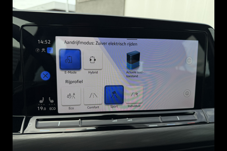 Volkswagen Golf 1.4 eHybrid Style | Carplay | Camera | Memory | Navi | Sfeerverlichting | LED | IQ-Light