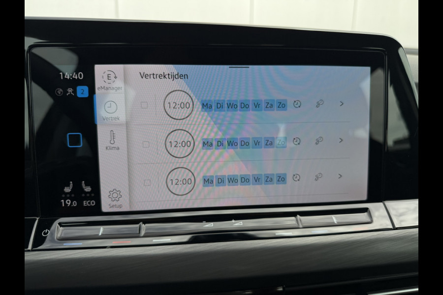 Volkswagen Golf 1.4 eHybrid Style | Carplay | Camera | Memory | Navi | Sfeerverlichting | LED | IQ-Light