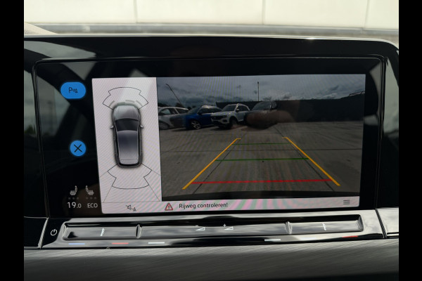 Volkswagen Golf 1.4 eHybrid Style | Carplay | Camera | Memory | Navi | Sfeerverlichting | LED | IQ-Light