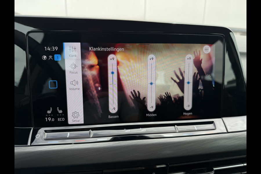 Volkswagen Golf 1.4 eHybrid Style | Carplay | Camera | Memory | Navi | Sfeerverlichting | LED | IQ-Light