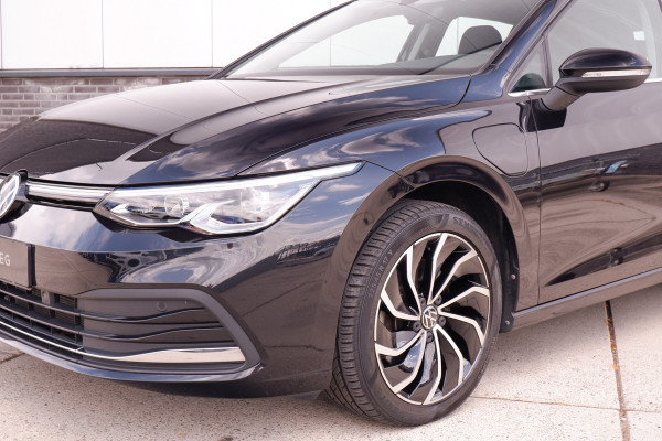 Volkswagen Golf 1.4 eHybrid Style | Carplay | Camera | Memory | Navi | Sfeerverlichting | LED | IQ-Light