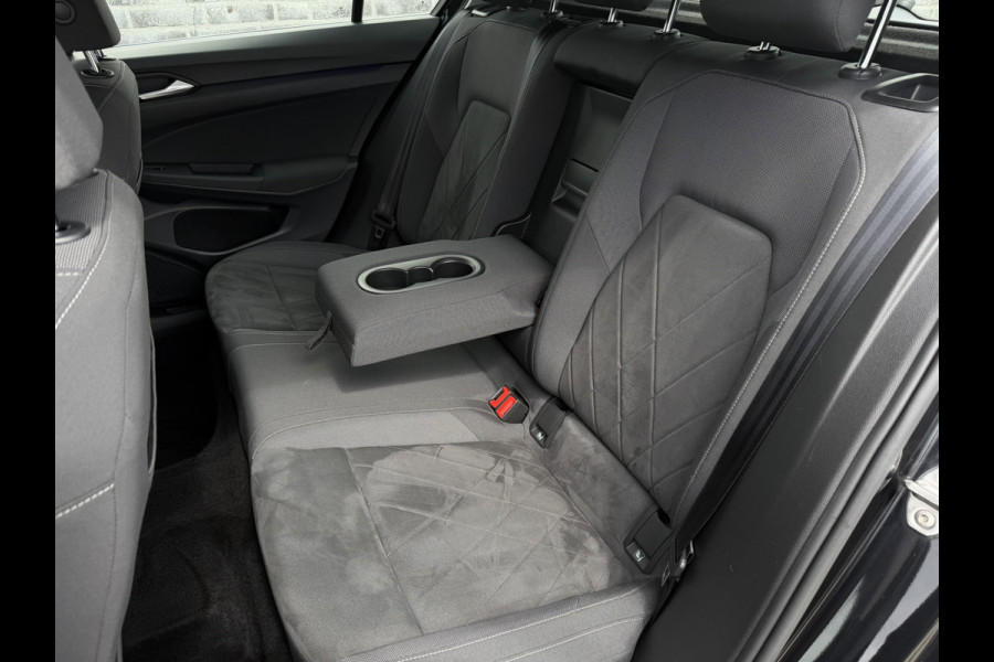 Volkswagen Golf 1.4 eHybrid Style | Carplay | Camera | Memory | Navi | Sfeerverlichting | LED | IQ-Light