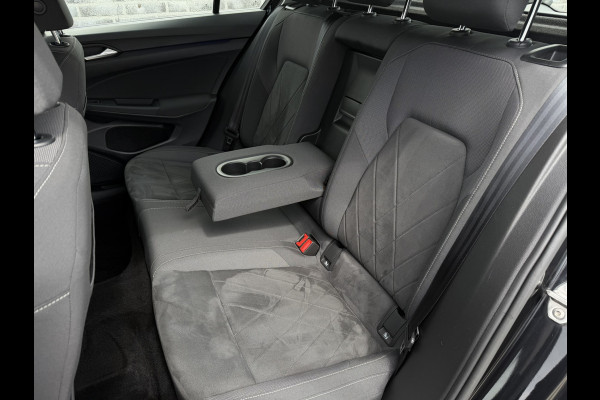 Volkswagen Golf 1.4 eHybrid Style | Carplay | Camera | Memory | Navi | Sfeerverlichting | LED | IQ-Light