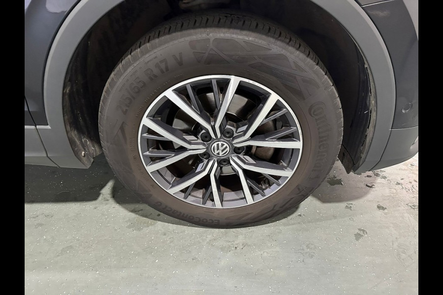 Volkswagen Tiguan Allspace 1.5 TSI Comfortline Business 7p. - Automaat - Pano/Schuifdak - Leder - Navi - Org.NL