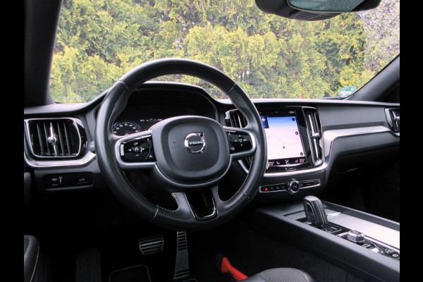 Volvo V60 2.0 B3 R-Design Automaat * Pano * Trekhaak *