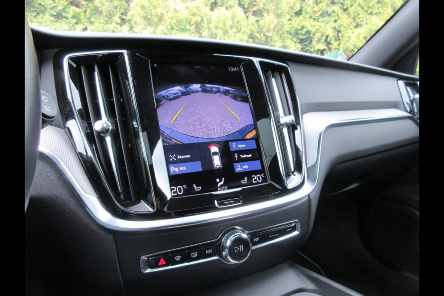 Volvo V60 2.0 B3 R-Design Automaat * Pano * Trekhaak *