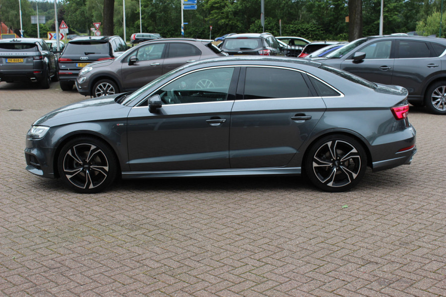 Audi A3 Limousine 1.5 TFSI CoD Sport S Line Edition / Navigatie / Parkeerhulp V+A / 18'' / Half Leder / Sportstoelen / Cruise Control