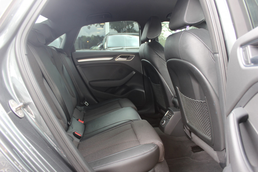 Audi A3 Limousine 1.5 TFSI CoD Sport S Line Edition / Navigatie / Parkeerhulp V+A / 18'' / Half Leder / Sportstoelen / Cruise Control