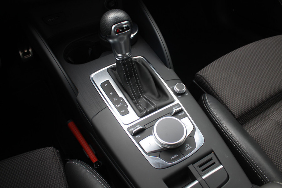 Audi A3 Limousine 1.5 TFSI CoD Sport S Line Edition / Navigatie / Parkeerhulp V+A / 18'' / Half Leder / Sportstoelen / Cruise Control