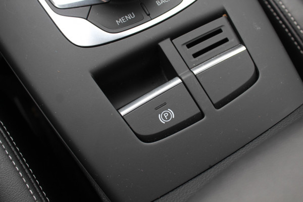 Audi A3 Limousine 1.5 TFSI CoD Sport S Line Edition / Navigatie / Parkeerhulp V+A / 18'' / Half Leder / Sportstoelen / Cruise Control