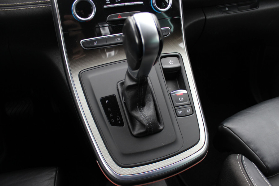 Renault Scénic 1.3 TCe Initiale Paris / Camera / Head-up / CarPlay / Leder / Keyless / 20'' / Elektr. Stoelen / Bose / Stoelverwarming / Rijstrooksensor / Dodehoek / DAB / ACC