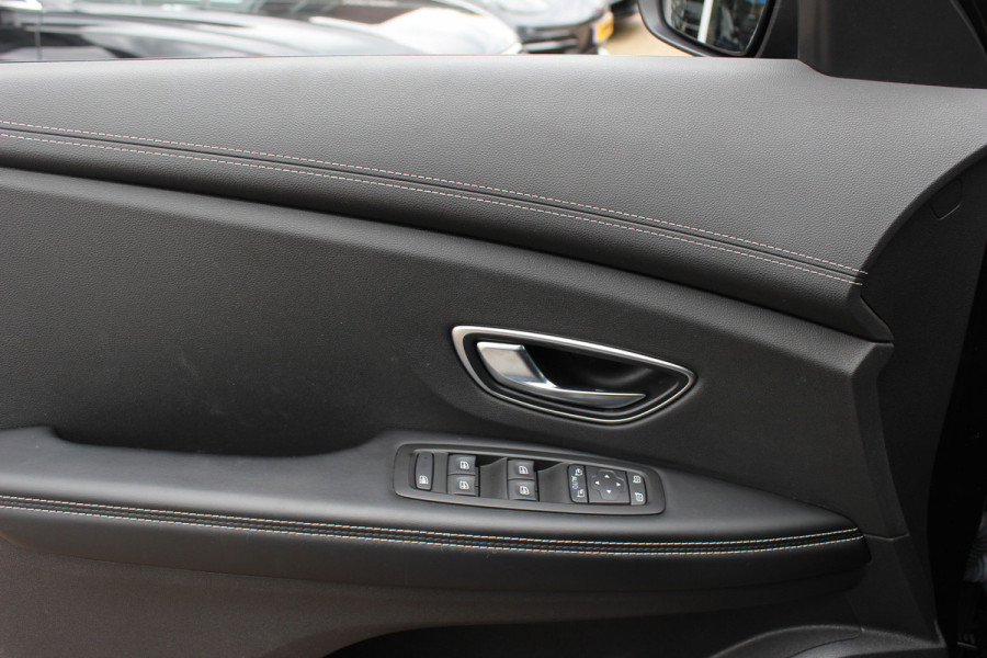 Renault Scénic 1.3 TCe Initiale Paris / Camera / Head-up / CarPlay / Leder / Keyless / 20'' / Elektr. Stoelen / Bose / Stoelverwarming / Rijstrooksensor / Dodehoek / DAB / ACC