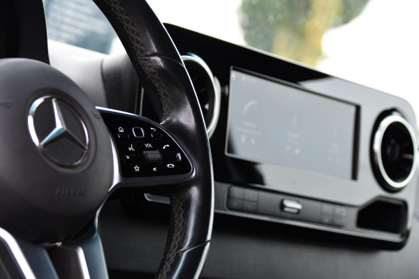 Mercedes-Benz Sprinter 519 V6 3.0 CDI L3H2 PB Edition 360 Camera, Adaptieve Cruise, Carplay, LED, Automaat, 190pk, 3500kg Trekhaak, 10,5'' Mbux, Stoelverwarming, Uniek!