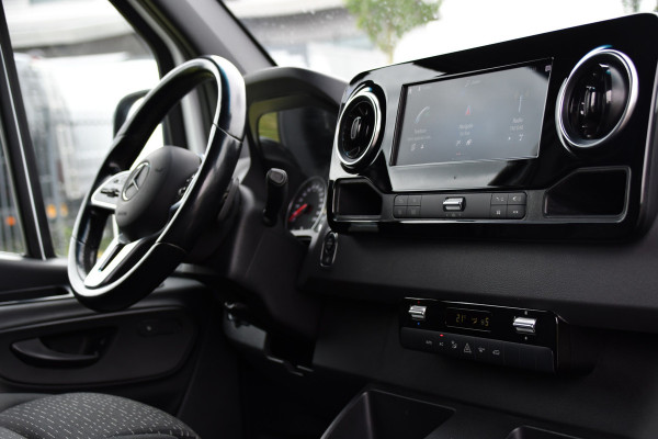 Mercedes-Benz Sprinter 519 V6 3.0 CDI L3H2 PB Edition 360 Camera, Adaptieve Cruise, Carplay, LED, Automaat, 190pk, 3500kg Trekhaak, 10,5'' Mbux, Stoelverwarming, Uniek!