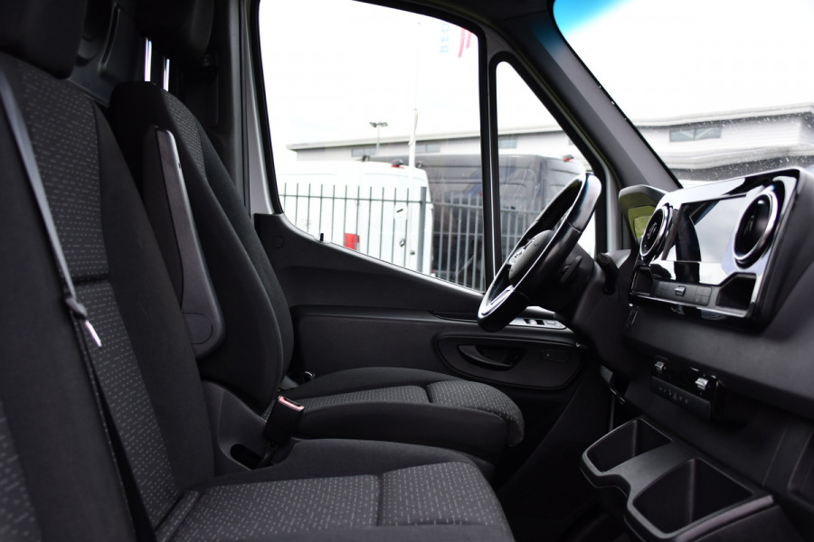 Mercedes-Benz Sprinter 519 V6 3.0 CDI L3H2 PB Edition 360 Camera, Adaptieve Cruise, Carplay, LED, Automaat, 190pk, 3500kg Trekhaak, 10,5'' Mbux, Stoelverwarming, Uniek!