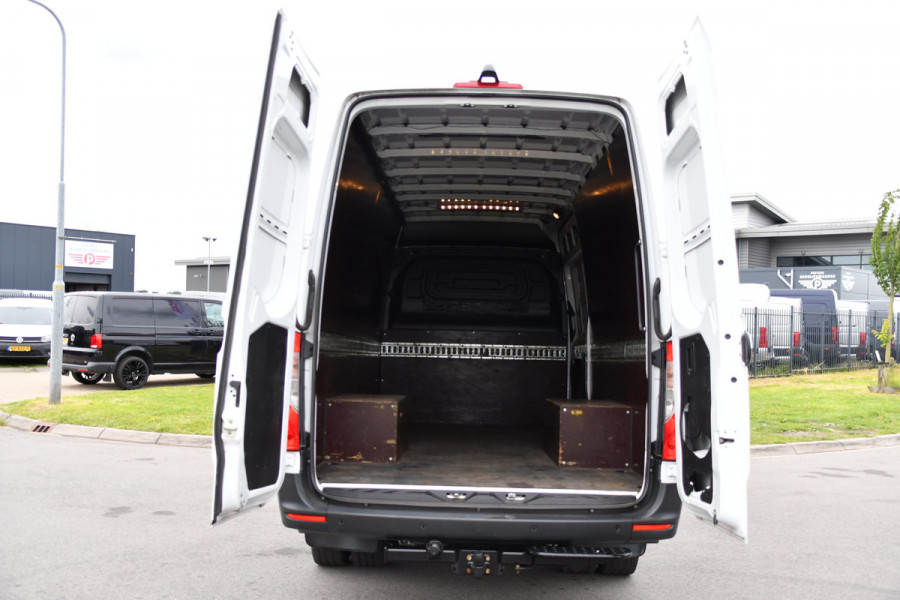 Mercedes-Benz Sprinter 519 V6 3.0 CDI L3H2 PB Edition 360 Camera, Adaptieve Cruise, Carplay, LED, Automaat, 190pk, 3500kg Trekhaak, 10,5'' Mbux, Stoelverwarming, Uniek!