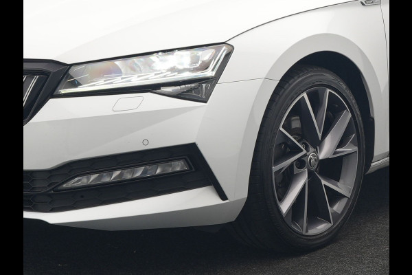 Škoda Superb Combi 1.4 TSI iV Sportline Business PHEV 218pk Dealer O.H. | Panodak | Adaptive Cruise | Camera | Canton Audio | Alcantara Sportstoelen Memory & Verwarmd | Sfeerverlichting | Keyless | Crystal LED | Apple Carplay | Stuur Verwarmd | Plug In Hybrid |