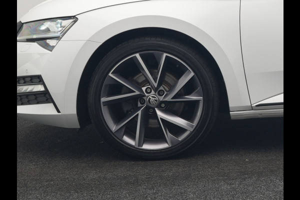 Škoda Superb Combi 1.4 TSI iV Sportline Business PHEV 218pk Dealer O.H. | Panodak | Adaptive Cruise | Camera | Canton Audio | Alcantara Sportstoelen Memory & Verwarmd | Sfeerverlichting | Keyless | Crystal LED | Apple Carplay | Stuur Verwarmd | Plug In Hybrid |