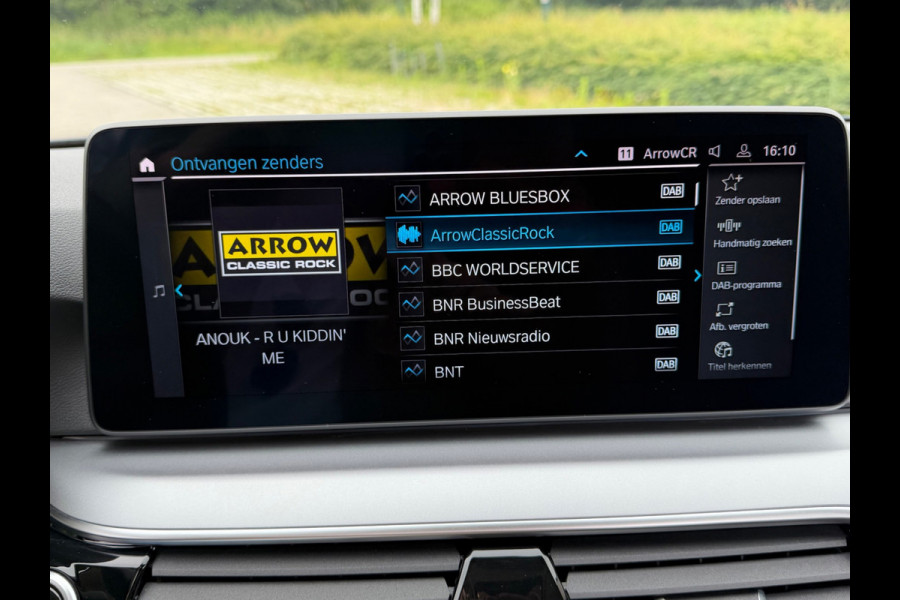 BMW 5 Serie Touring 530e Business Edition Plus, panoramadak, electr trekhaak, laser led , camera, 1 e eigenaar, NL auto met nap