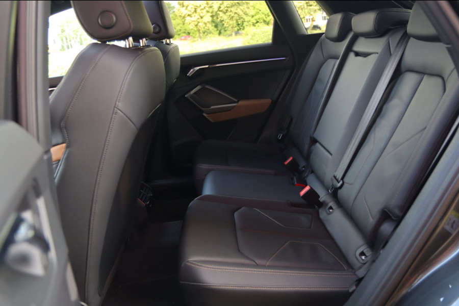 Audi Q3 45 TFSI e S-line / PANODAK / VIRTUAL / CAMERA / STUUR+STOELVERW / TREKHAAK