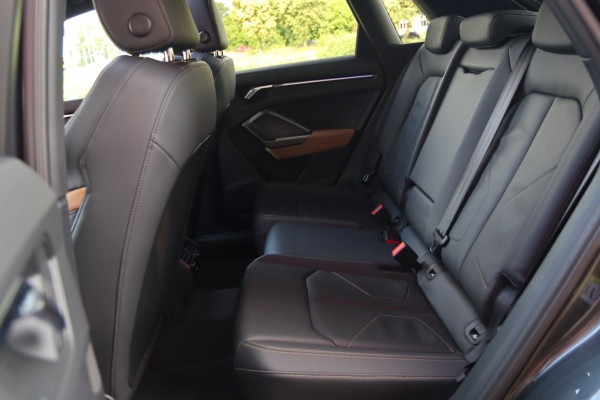 Audi Q3 45 TFSI e S-line / PANODAK / VIRTUAL / CAMERA / STUUR+STOELVERW / TREKHAAK