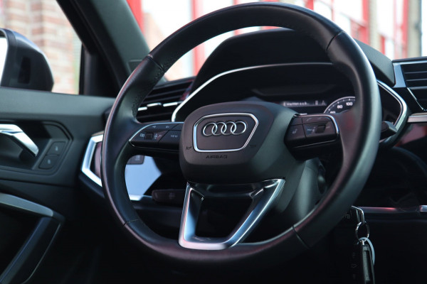 Audi Q3 45 TFSI e S-line / PANODAK / VIRTUAL / CAMERA / STUUR+STOELVERW / TREKHAAK