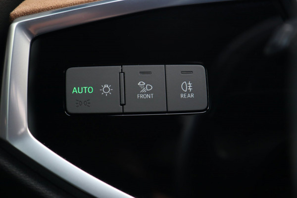Audi Q3 45 TFSI e S-line / PANODAK / VIRTUAL / CAMERA / STUUR+STOELVERW / TREKHAAK