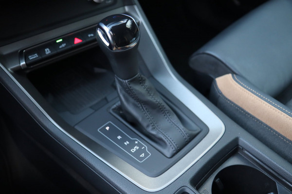 Audi Q3 45 TFSI e S-line / PANODAK / VIRTUAL / CAMERA / STUUR+STOELVERW / TREKHAAK