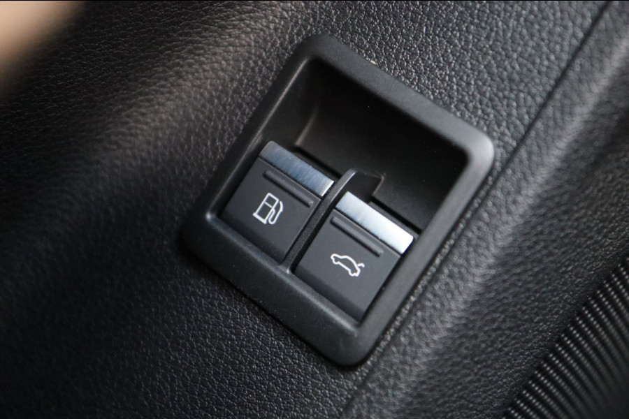 Audi Q3 45 TFSI e S-line / PANODAK / VIRTUAL / CAMERA / STUUR+STOELVERW / TREKHAAK