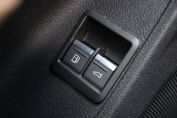 Audi Q3 45 TFSI e S-line / PANODAK / VIRTUAL / CAMERA / STUUR+STOELVERW / TREKHAAK