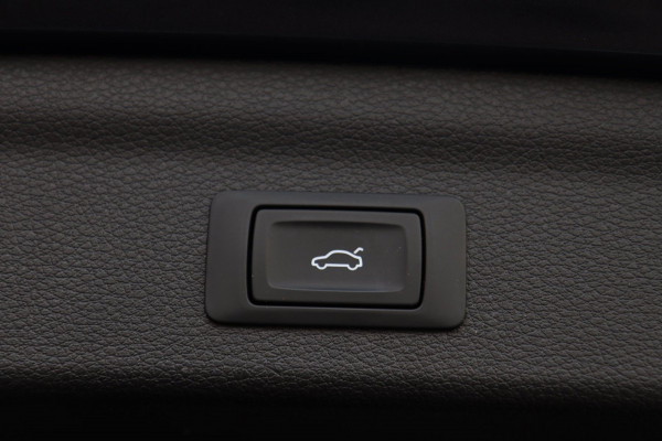 Audi Q3 45 TFSI e S-line / PANODAK / VIRTUAL / CAMERA / STUUR+STOELVERW / TREKHAAK