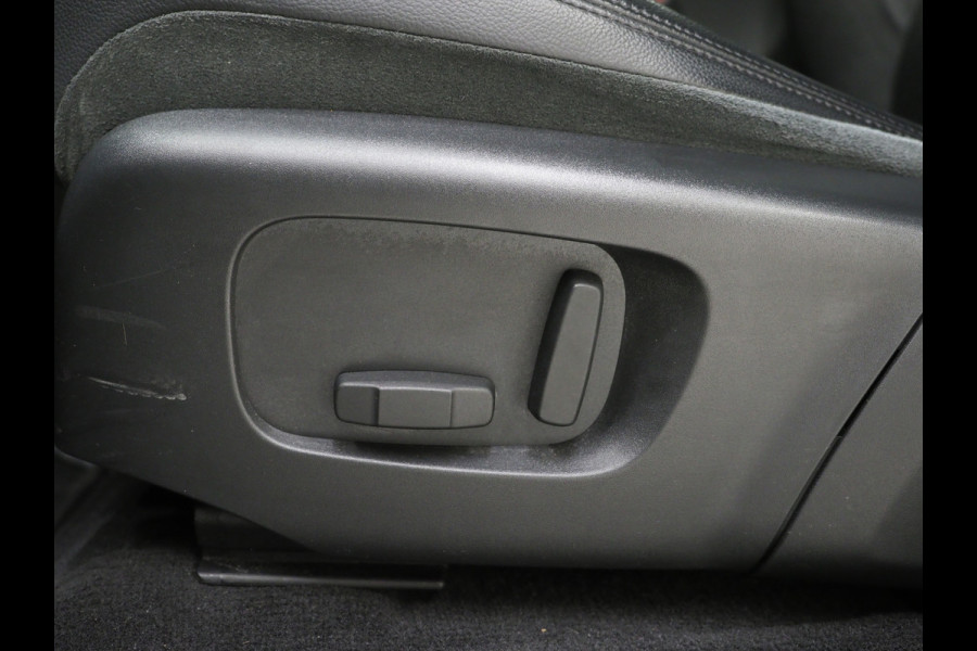 Land Rover Range Rover Evoque 1.5 P300e AWD | Leder | Trekhaak | Camera | Stoelverwarming | Cruise | DAB | LED | Carplay