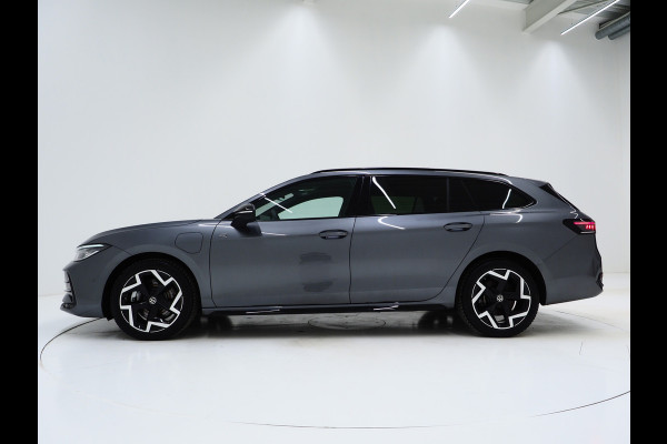 Volkswagen Passat Variant 1.5 eHybrid R-Line | Vol Leder | Panoramadak | Stoelventilatie | Harman/Kardon | HUD | Massage | Trekhaak