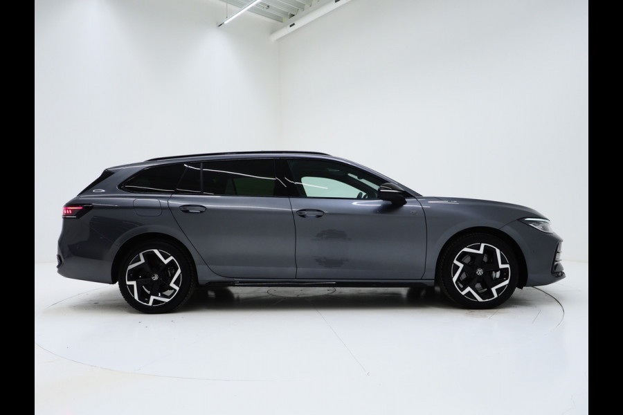 Volkswagen Passat Variant 1.5 eHybrid R-Line | Vol Leder | Panoramadak | Stoelventilatie | Harman/Kardon | HUD | Massage | Trekhaak