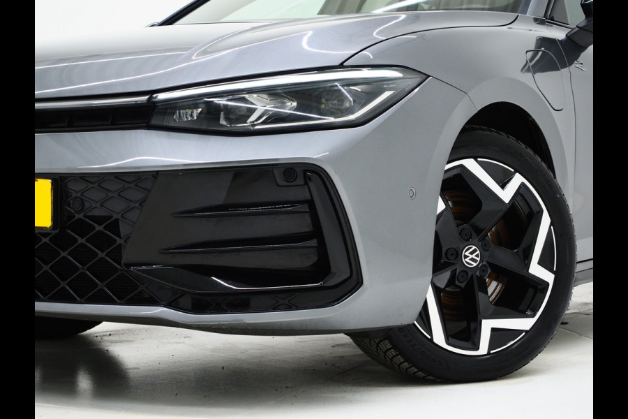 Volkswagen Passat Variant 1.5 eHybrid R-Line | Vol Leder | Panoramadak | Stoelventilatie | Harman/Kardon | HUD | Massage | Trekhaak