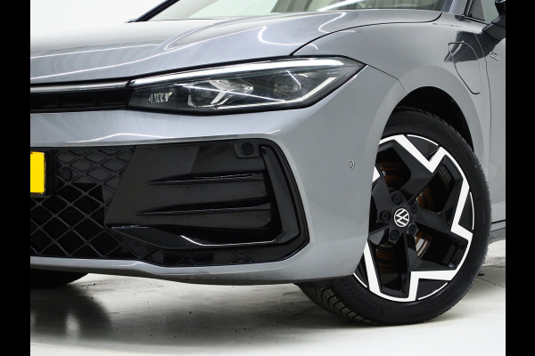 Volkswagen Passat Variant 1.5 eHybrid R-Line | Vol Leder | Panoramadak | Stoelventilatie | Harman/Kardon | HUD | Massage | Trekhaak