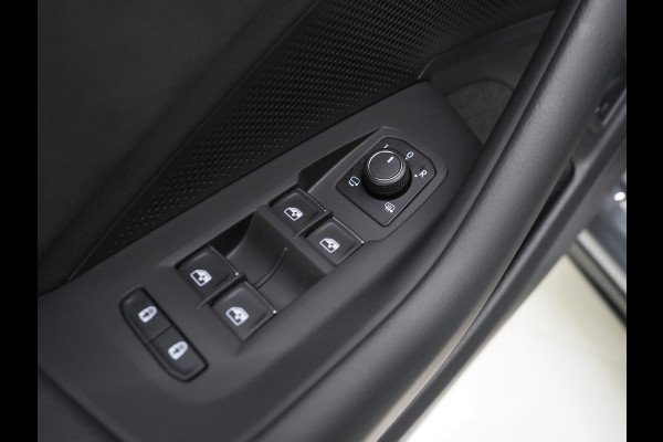 Volkswagen Passat Variant 1.5 eHybrid R-Line | Vol Leder | Panoramadak | Stoelventilatie | Harman/Kardon | HUD | Massage | Trekhaak