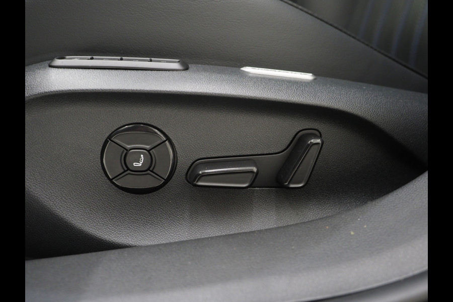 Volkswagen Passat Variant 1.5 eHybrid R-Line | Vol Leder | Panoramadak | Stoelventilatie | Harman/Kardon | HUD | Massage | Trekhaak
