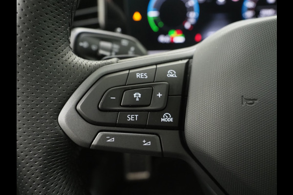 Volkswagen Passat Variant 1.5 eHybrid R-Line | Vol Leder | Panoramadak | Stoelventilatie | Harman/Kardon | HUD | Massage | Trekhaak