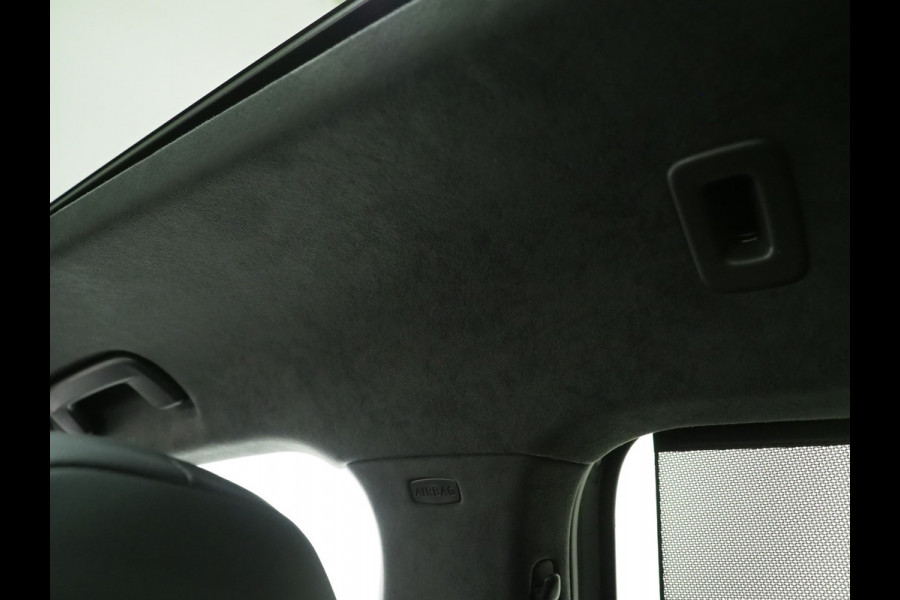 Volkswagen Passat Variant 1.5 eHybrid R-Line | Vol Leder | Panoramadak | Stoelventilatie | Harman/Kardon | HUD | Massage | Trekhaak