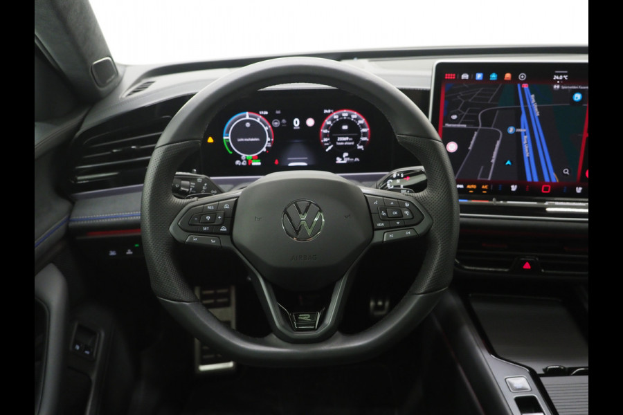Volkswagen Passat Variant 1.5 eHybrid R-Line | Vol Leder | Panoramadak | Stoelventilatie | Harman/Kardon | HUD | Massage | Trekhaak