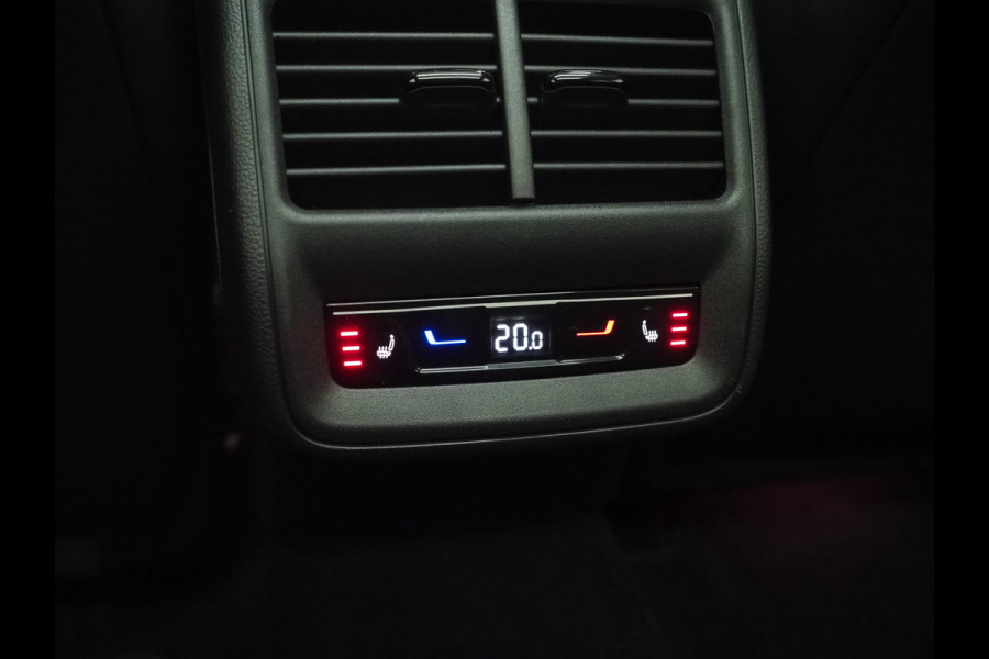 Volkswagen Passat Variant 1.5 eHybrid R-Line | Vol Leder | Panoramadak | Stoelventilatie | Harman/Kardon | HUD | Massage | Trekhaak
