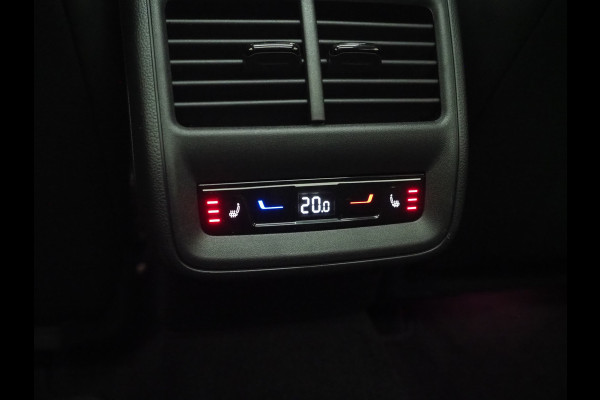 Volkswagen Passat Variant 1.5 eHybrid R-Line | Vol Leder | Panoramadak | Stoelventilatie | Harman/Kardon | HUD | Massage | Trekhaak